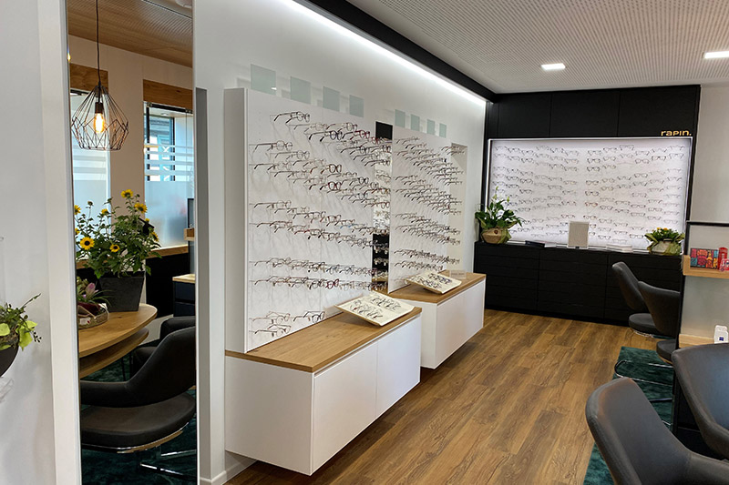 große Auswahl an Brillen